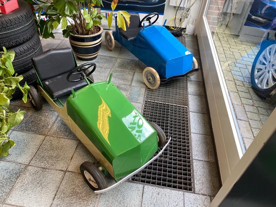 Foto's Autovakmeester Wemmenhove PCA Dealer Citroën Peugeot Renault en Wemmenhove Autoverhuur