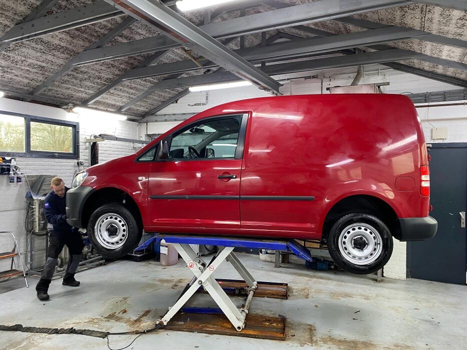 Foto's Autovakmeester Wemmenhove PCA Dealer Citroën Peugeot Renault en Wemmenhove Autoverhuur