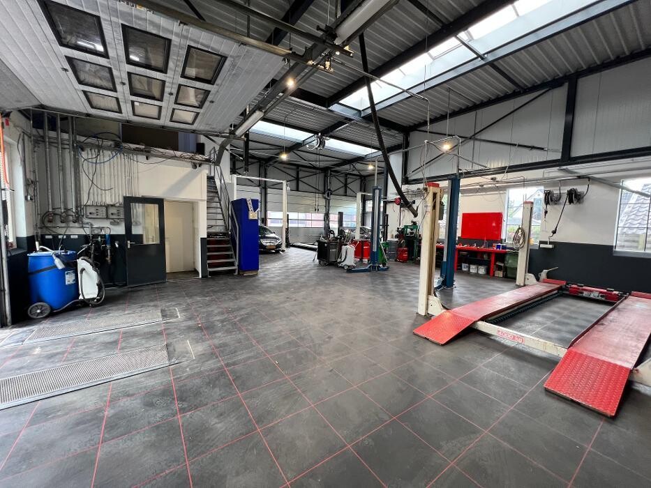 Foto's Autovakmeester Wemmenhove PCA Dealer Citroën Peugeot Renault en Wemmenhove Autoverhuur