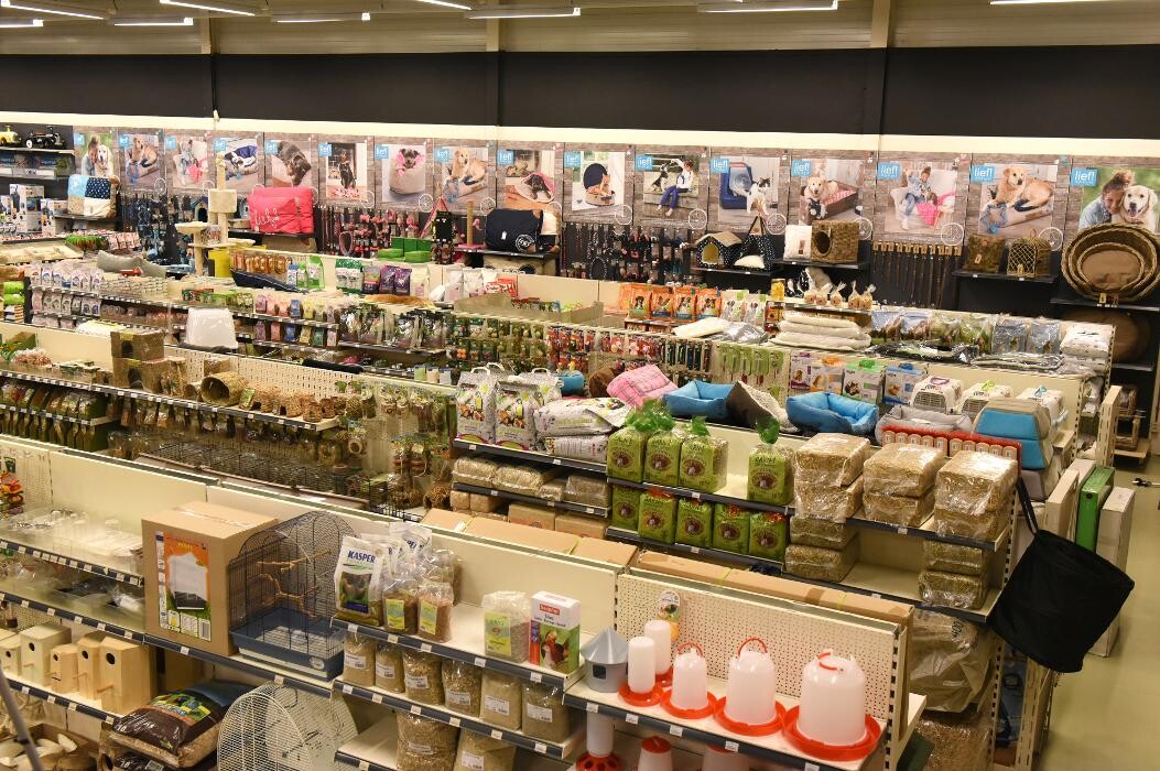 Foto's Hubo XL bouwmarkt Made