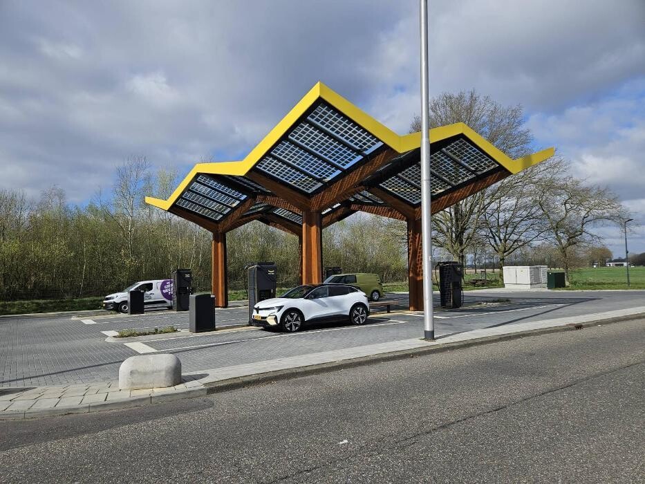 Foto's Fastned Charging Station