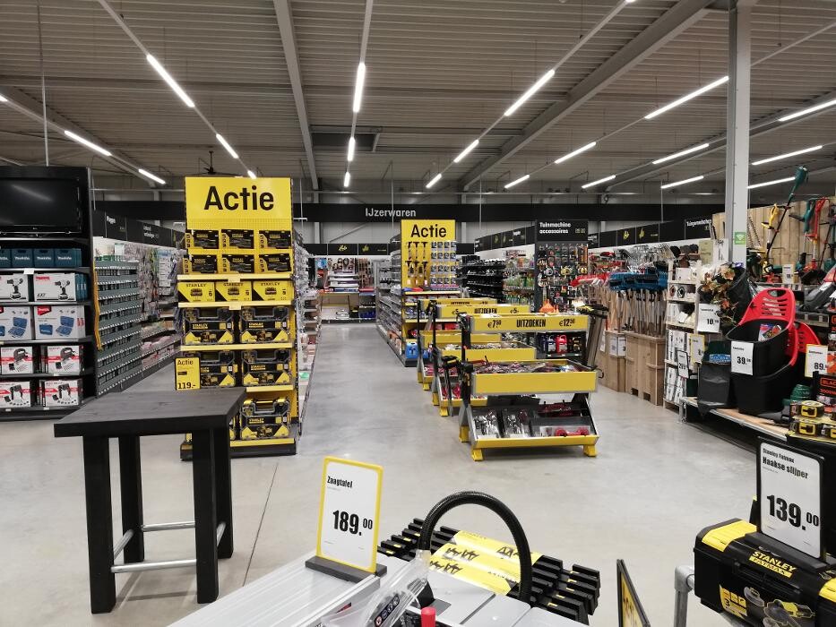 Foto's Hubo XL bouwmarkt Zundert