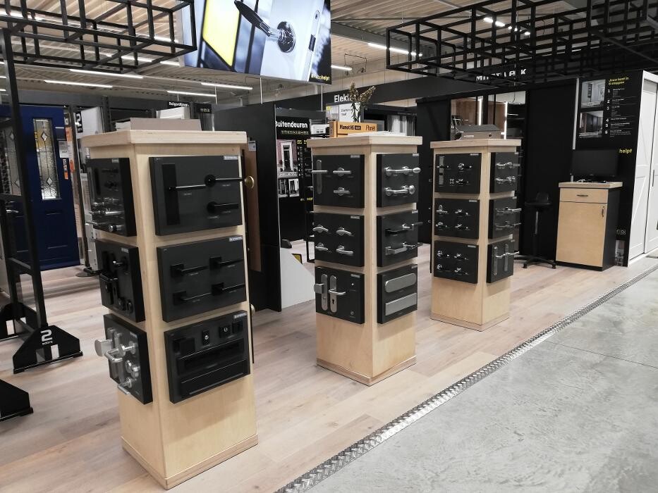 Foto's Hubo XL bouwmarkt Zundert