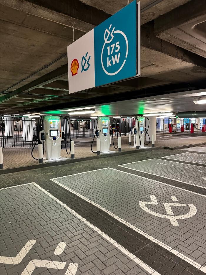 Foto's Shell Recharge Charging Station
