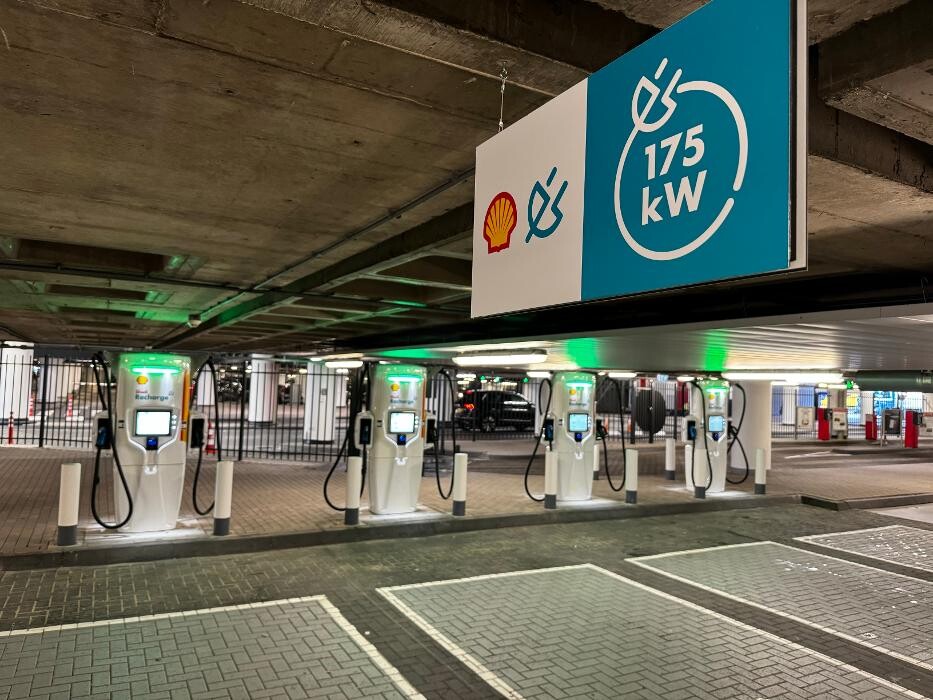 Foto's Shell Recharge Charging Station