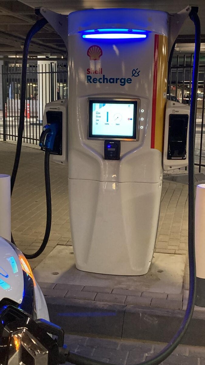 Foto's Shell Recharge Charging Station