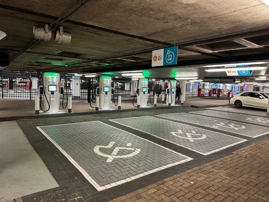 Foto's Shell Recharge Charging Station