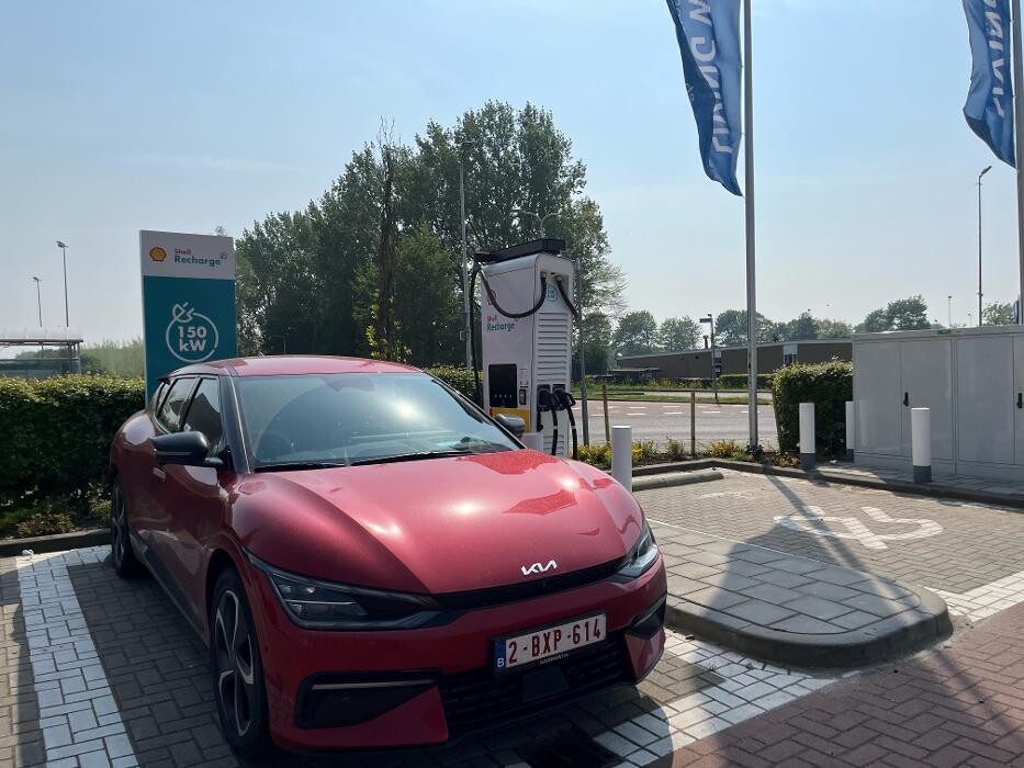 Foto's Shell Recharge Charging Station
