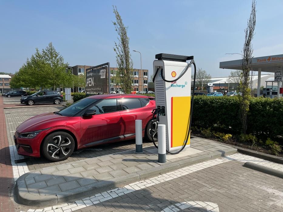 Foto's Shell Recharge Charging Station
