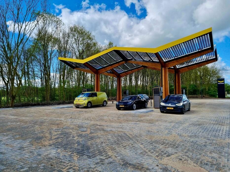 Foto's Fastned Charging Station