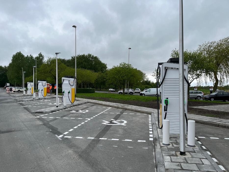 Foto's Shell Recharge Charging Station