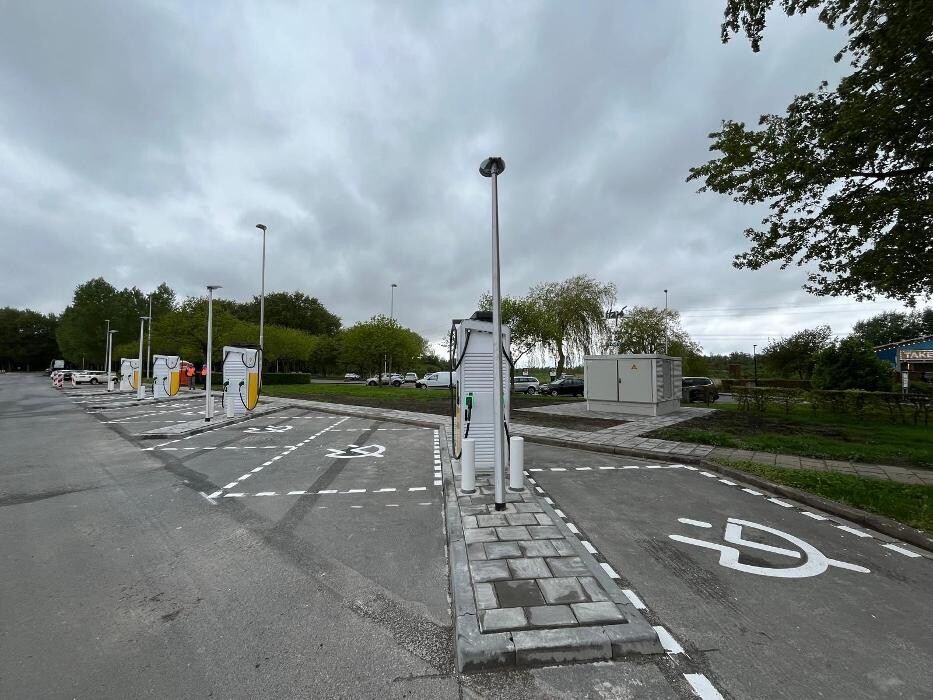 Foto's Shell Recharge Charging Station