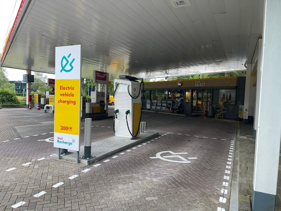 Foto's Shell Recharge Charging Station