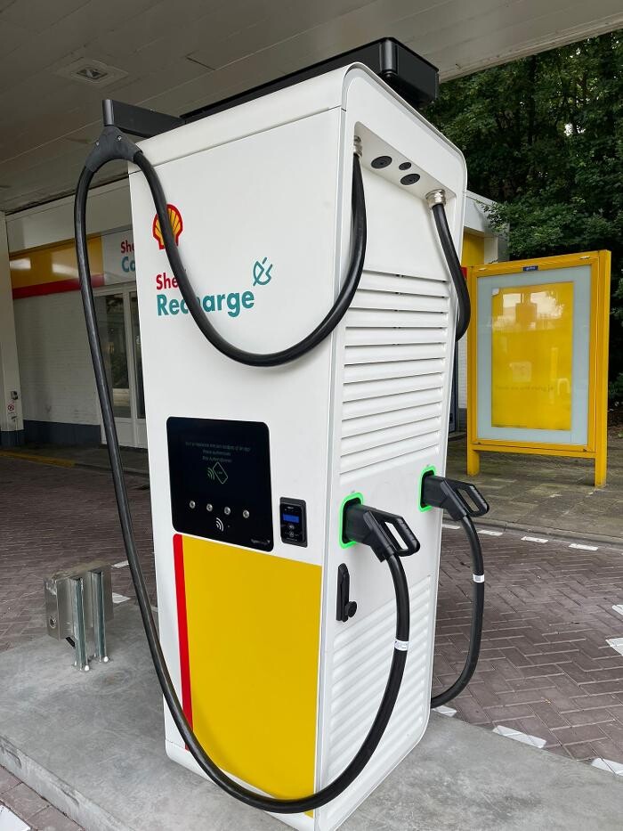 Foto's Shell Recharge Charging Station