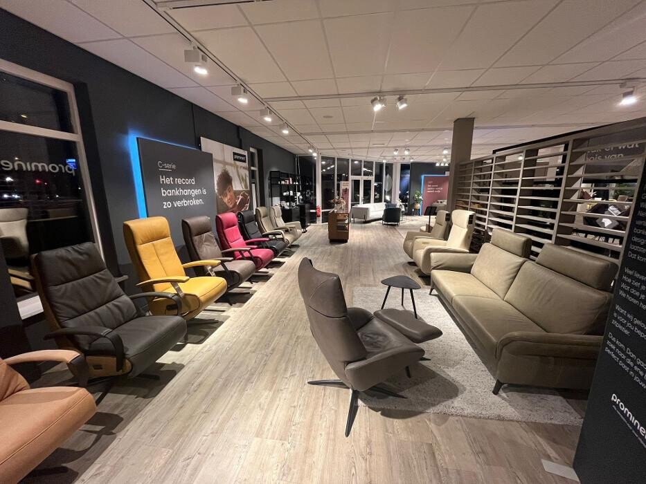 Foto's Meubelwinkel Prominent Alkmaar | Relaxstoelen | Sta-op stoelen | Banken