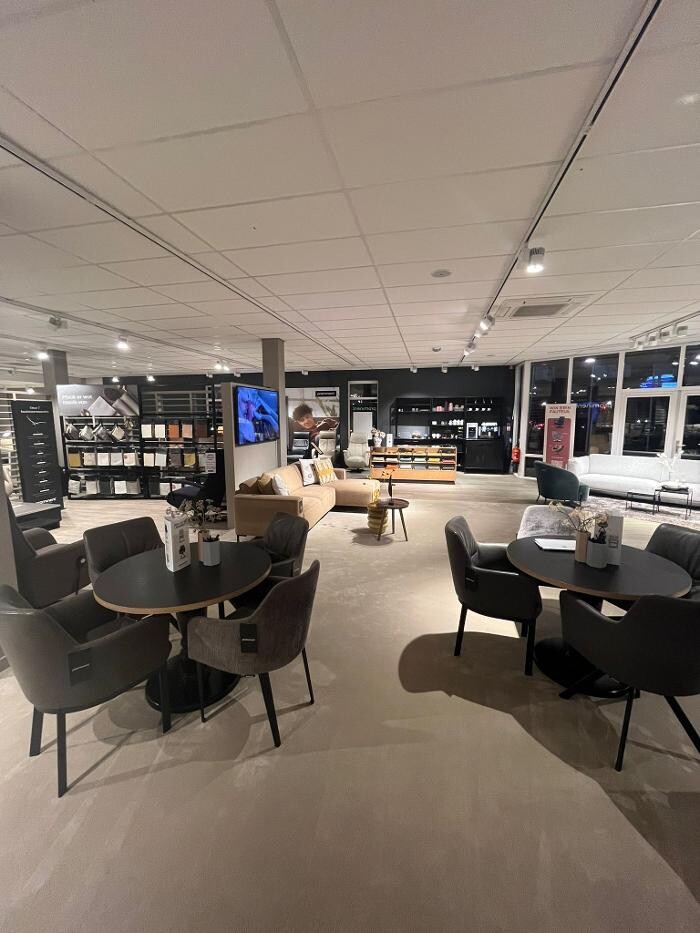 Foto's Meubelwinkel Prominent Alkmaar | Relaxstoelen | Sta-op stoelen | Banken