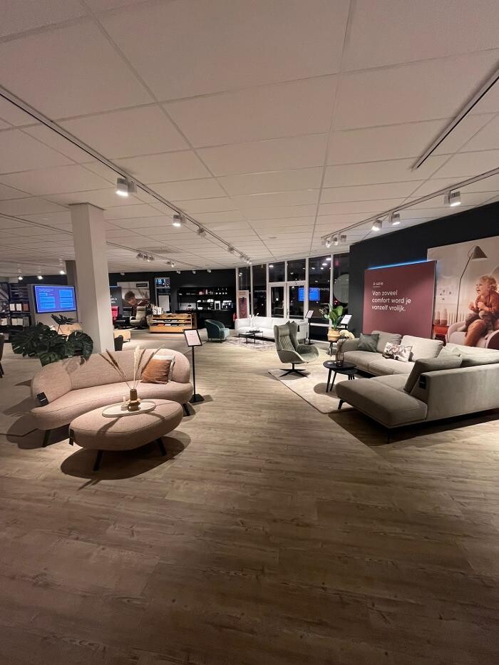 Foto's Meubelwinkel Prominent Alkmaar | Relaxstoelen | Sta-op stoelen | Banken