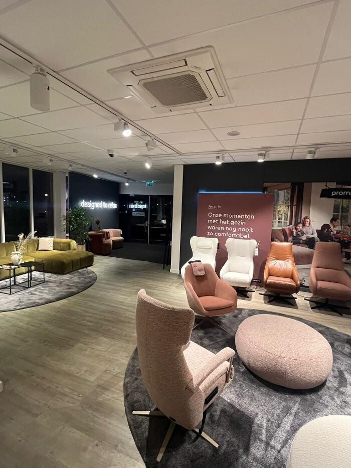 Foto's Meubelwinkel Prominent Alkmaar | Relaxstoelen | Sta-op stoelen | Banken