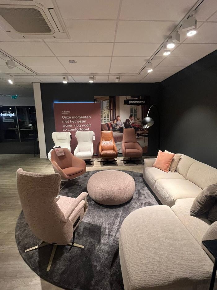 Foto's Meubelwinkel Prominent Alkmaar | Relaxstoelen | Sta-op stoelen | Banken