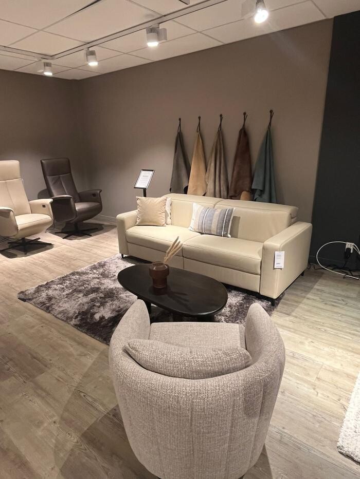 Foto's Meubelwinkel Prominent Alkmaar | Relaxstoelen | Sta-op stoelen | Banken