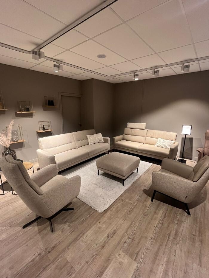 Foto's Meubelwinkel Prominent Alkmaar | Relaxstoelen | Sta-op stoelen | Banken
