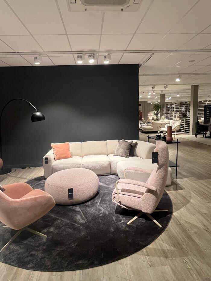 Foto's Meubelwinkel Prominent Alkmaar | Relaxstoelen | Sta-op stoelen | Banken