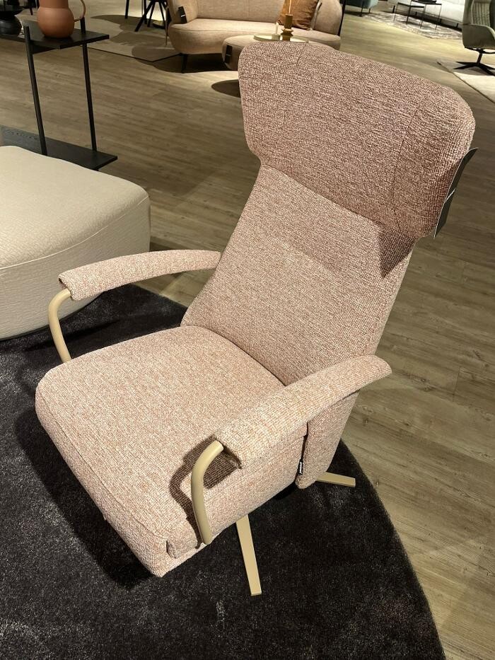 Foto's Meubelwinkel Prominent Alkmaar | Relaxstoelen | Sta-op stoelen | Banken