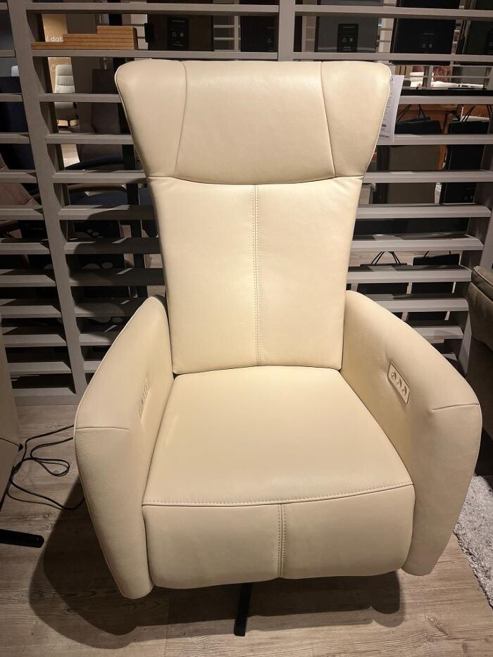 Foto's Meubelwinkel Prominent Alkmaar | Relaxstoelen | Sta-op stoelen | Banken