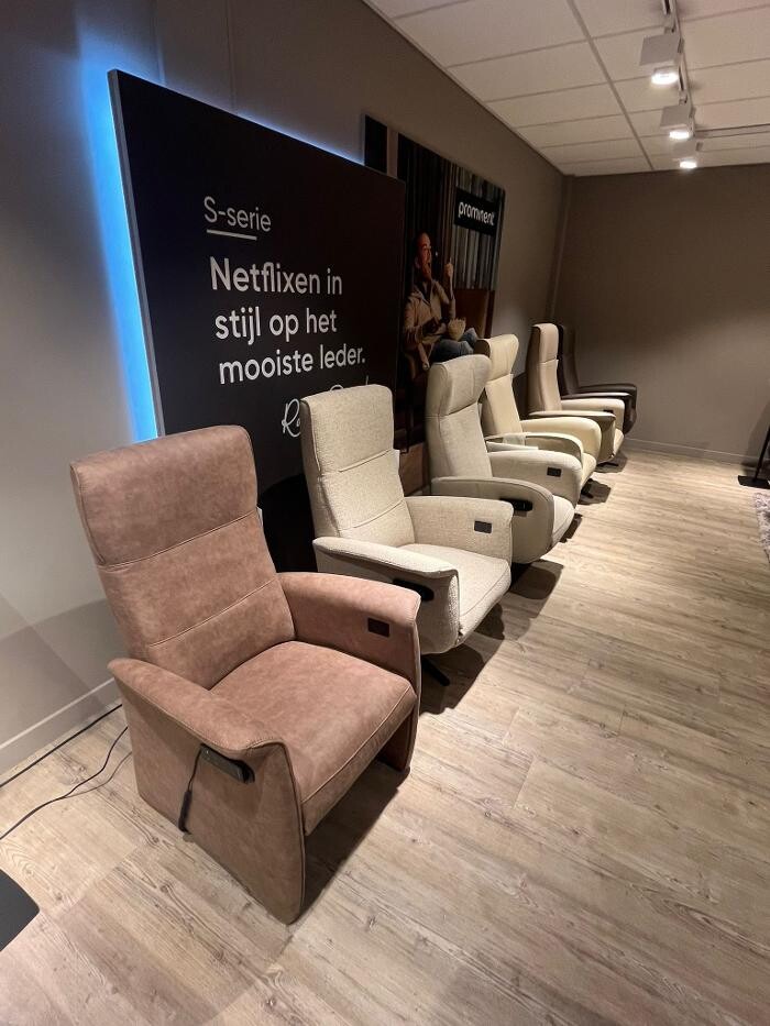 Foto's Meubelwinkel Prominent Alkmaar | Relaxstoelen | Sta-op stoelen | Banken
