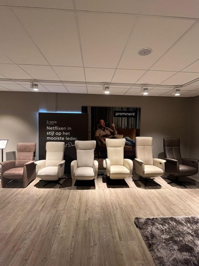 Foto's Meubelwinkel Prominent Alkmaar | Relaxstoelen | Sta-op stoelen | Banken