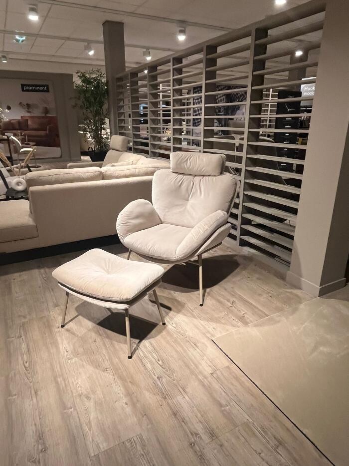 Foto's Meubelwinkel Prominent Alkmaar | Relaxstoelen | Sta-op stoelen | Banken