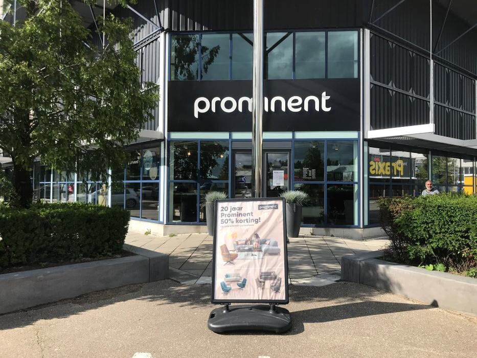 Foto's Meubelwinkel Prominent Almere | Relaxstoelen | Sta-op stoelen | Banken