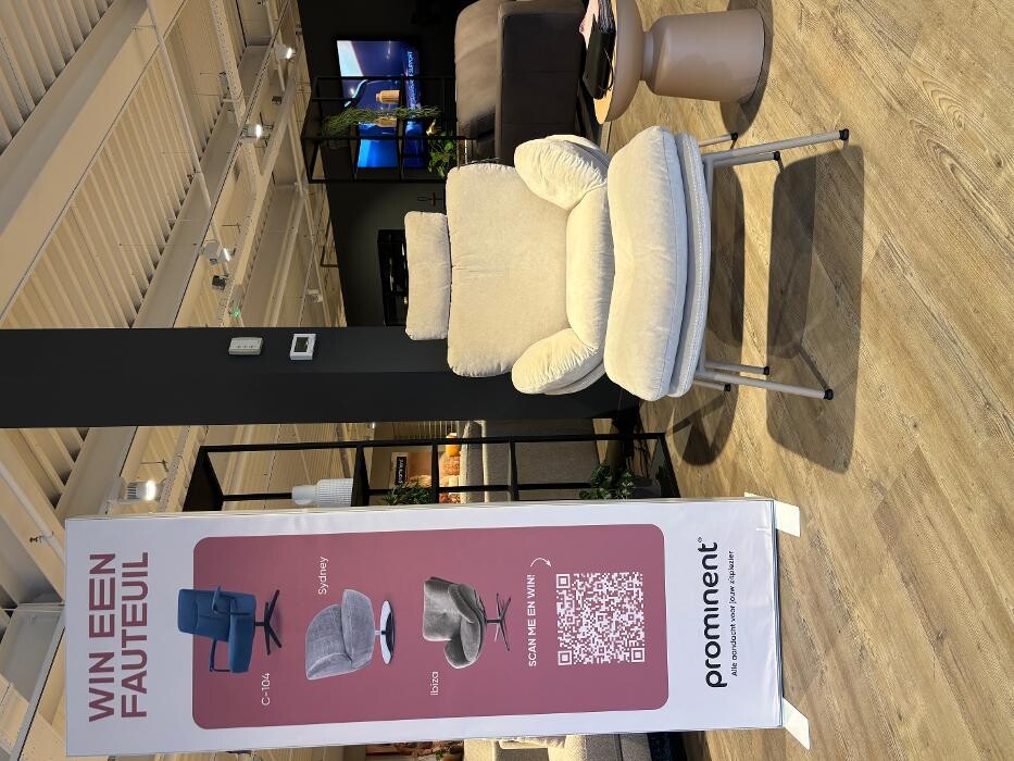 Foto's Meubelwinkel Prominent Almere | Relaxstoelen | Sta-op stoelen | Banken