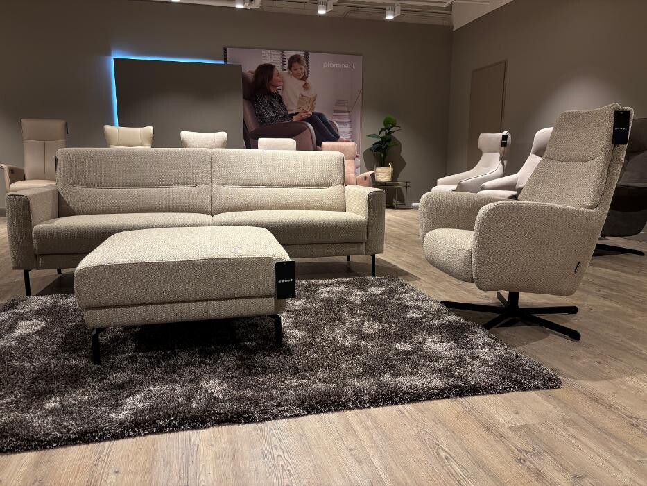 Foto's Meubelwinkel Prominent Almere | Relaxstoelen | Sta-op stoelen | Banken
