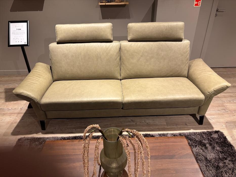 Foto's Meubelwinkel Prominent Almere | Relaxstoelen | Sta-op stoelen | Banken