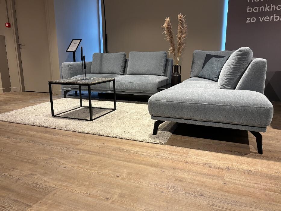 Foto's Meubelwinkel Prominent Almere | Relaxstoelen | Sta-op stoelen | Banken
