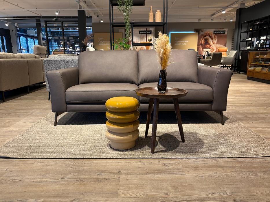 Foto's Meubelwinkel Prominent Almere | Relaxstoelen | Sta-op stoelen | Banken