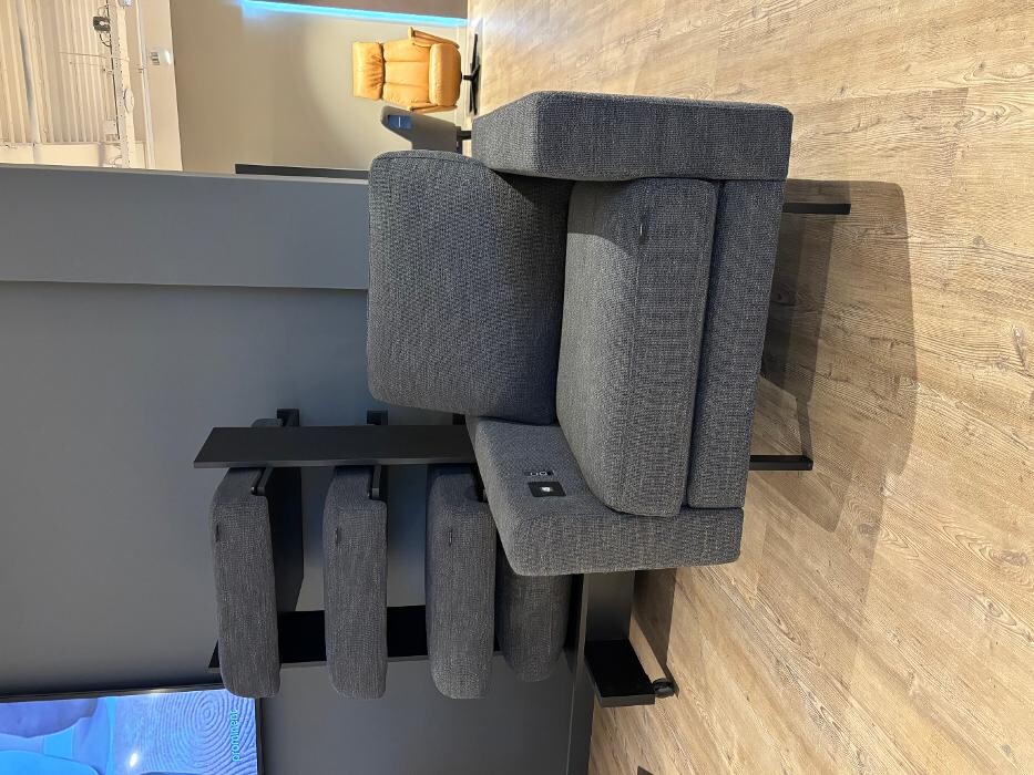 Foto's Meubelwinkel Prominent Almere | Relaxstoelen | Sta-op stoelen | Banken