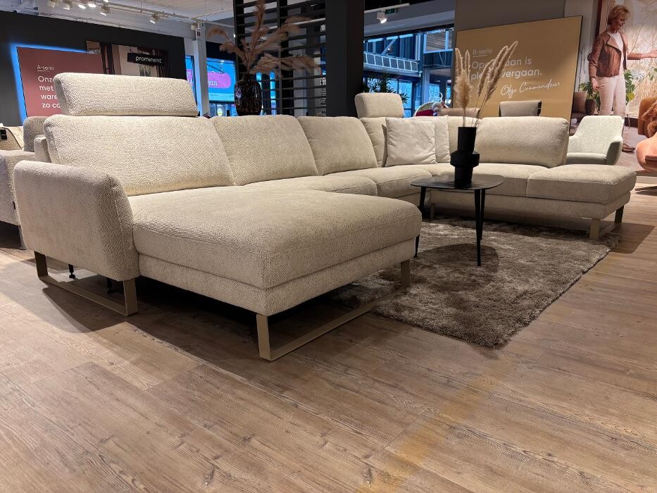 Foto's Meubelwinkel Prominent Almere | Relaxstoelen | Sta-op stoelen | Banken
