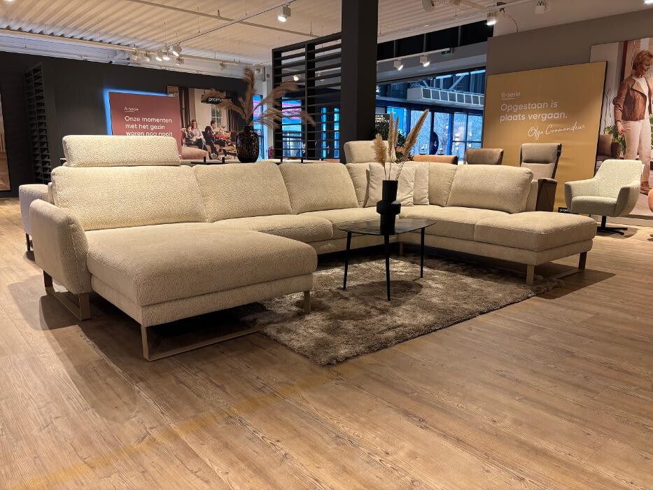 Foto's Meubelwinkel Prominent Almere | Relaxstoelen | Sta-op stoelen | Banken
