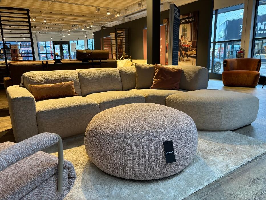 Foto's Meubelwinkel Prominent Almere | Relaxstoelen | Sta-op stoelen | Banken