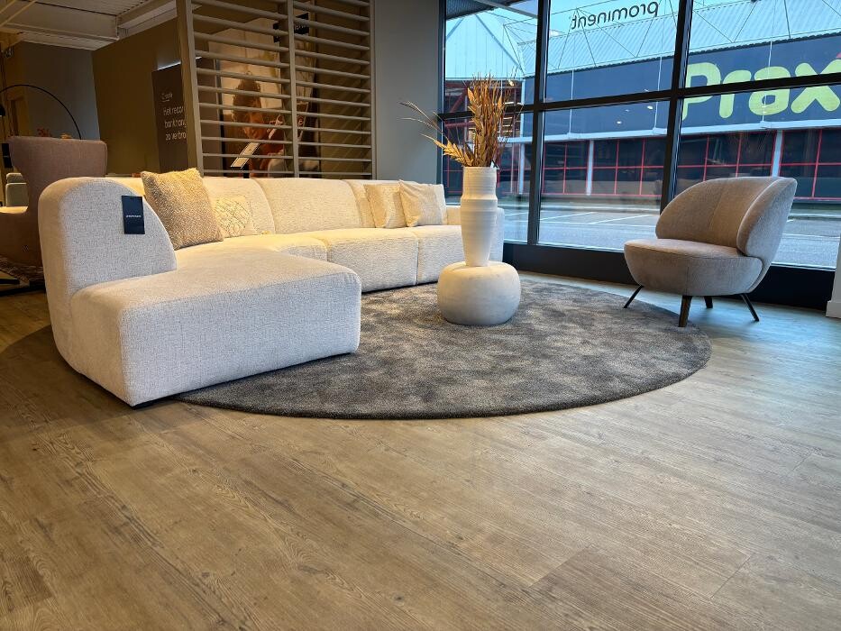 Foto's Meubelwinkel Prominent Almere | Relaxstoelen | Sta-op stoelen | Banken