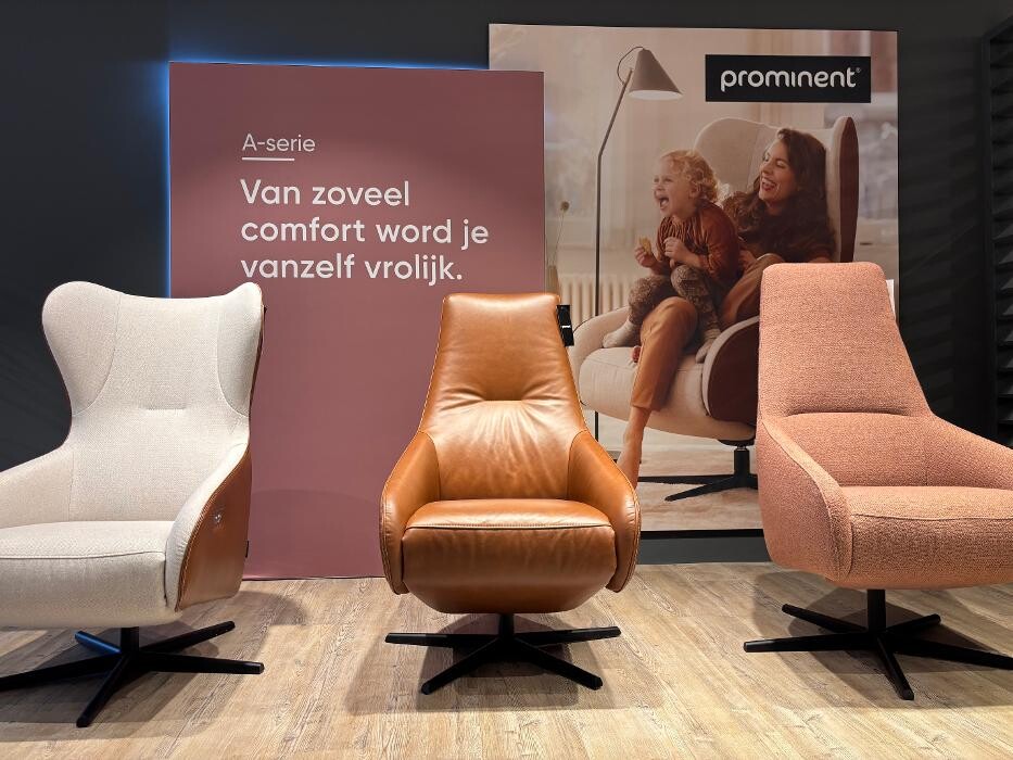 Foto's Meubelwinkel Prominent Almere | Relaxstoelen | Sta-op stoelen | Banken