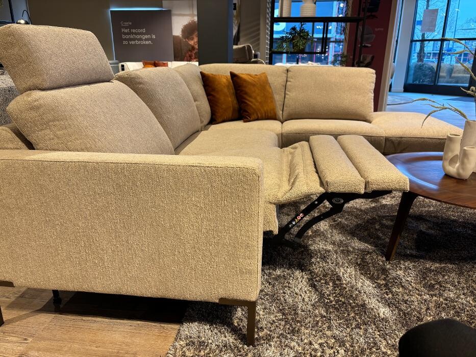 Foto's Meubelwinkel Prominent Almere | Relaxstoelen | Sta-op stoelen | Banken