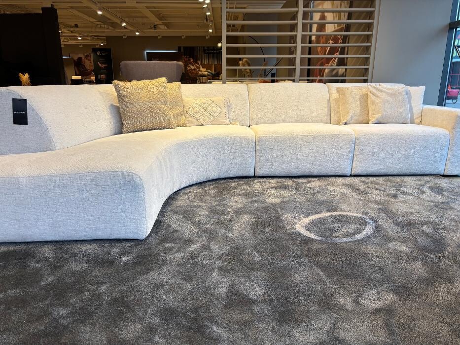 Foto's Meubelwinkel Prominent Almere | Relaxstoelen | Sta-op stoelen | Banken