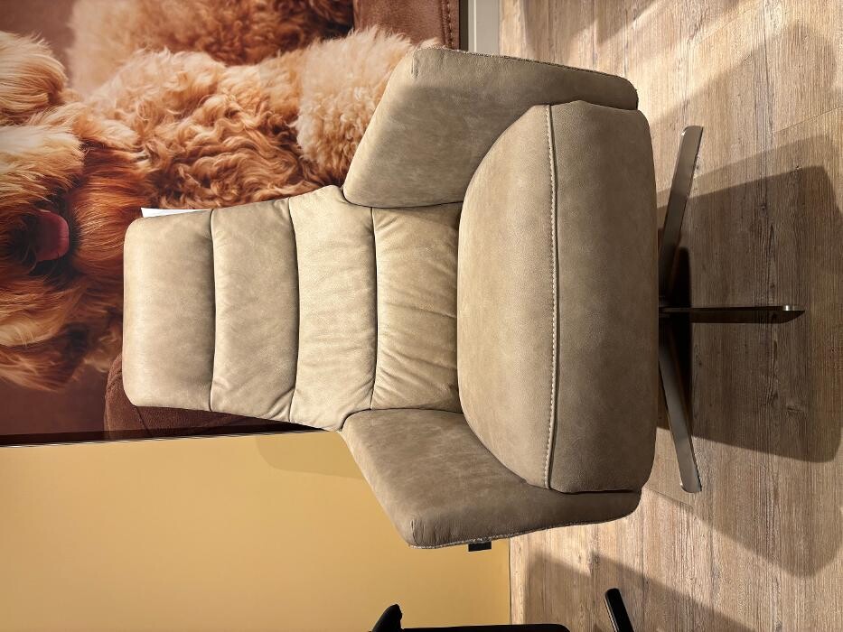 Foto's Meubelwinkel Prominent Almere | Relaxstoelen | Sta-op stoelen | Banken