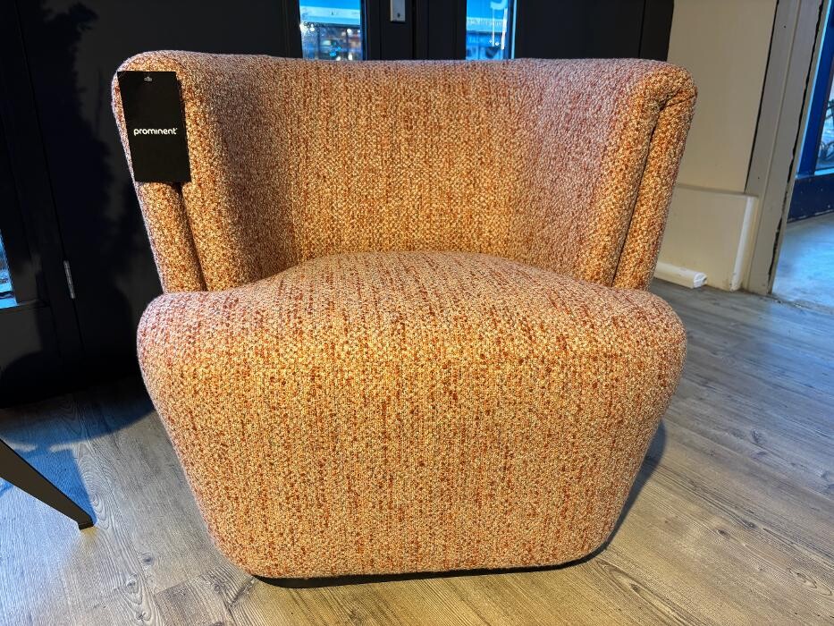 Foto's Meubelwinkel Prominent Almere | Relaxstoelen | Sta-op stoelen | Banken