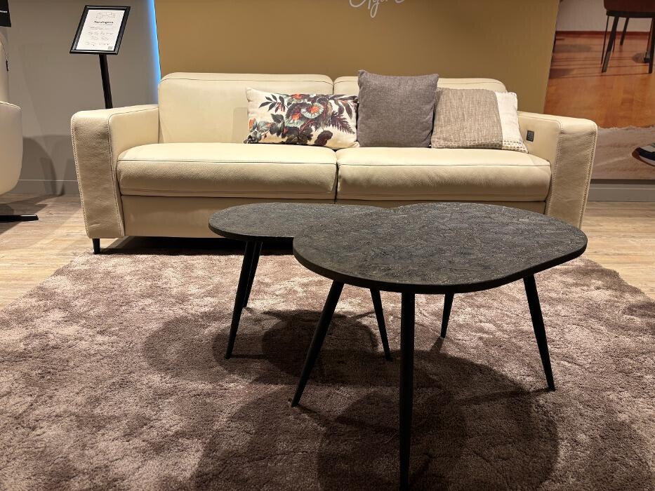 Foto's Meubelwinkel Prominent Almere | Relaxstoelen | Sta-op stoelen | Banken