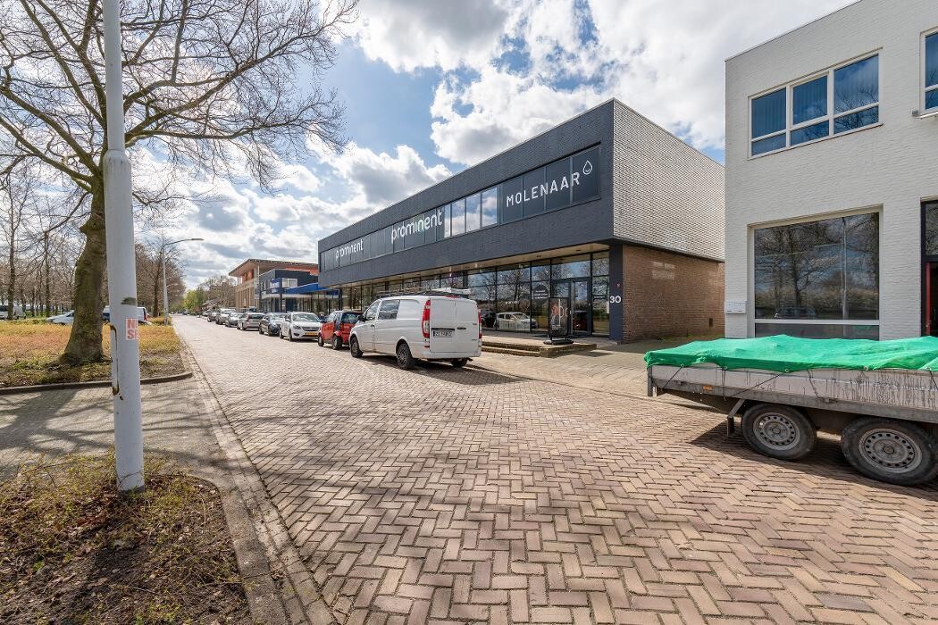 Foto's Meubelwinkel Prominent Best | Relaxstoelen | Sta-op stoelen | Banken