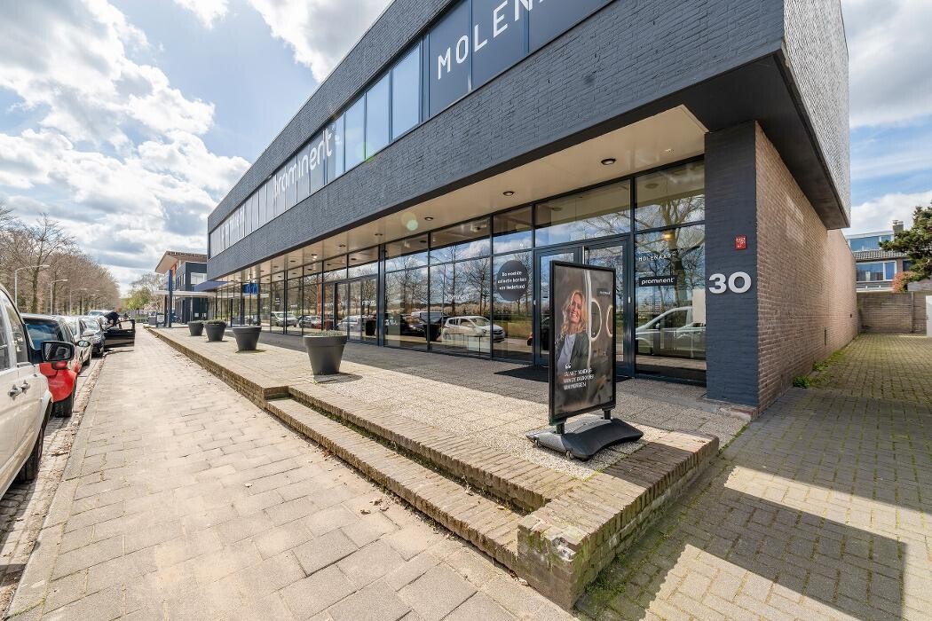 Foto's Meubelwinkel Prominent Best | Relaxstoelen | Sta-op stoelen | Banken
